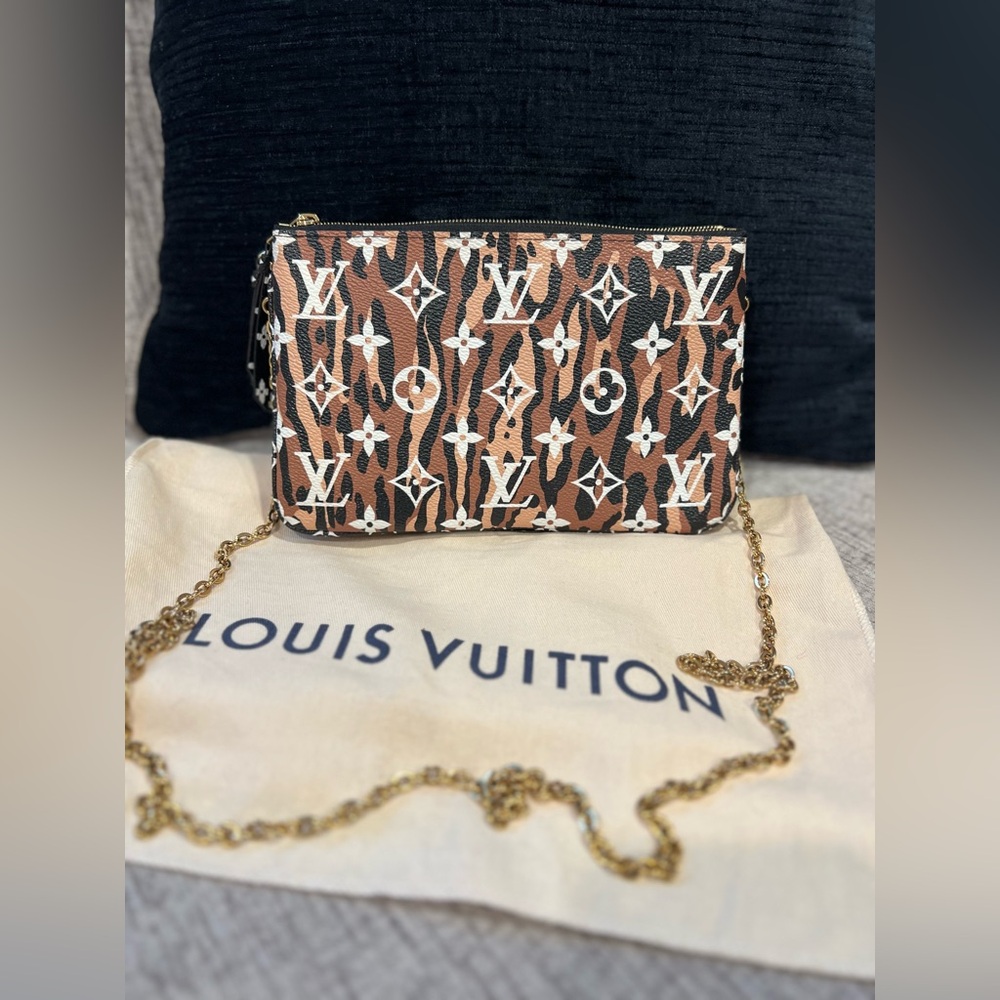 Louis Vuitton Giant Monogram Jungle Pochette Double Zip crossbody Bag🔥 - Picture 5 of 16